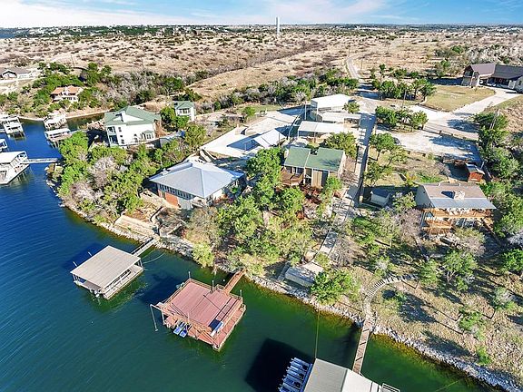 3rd image of 1010 E Hells Gate Dr