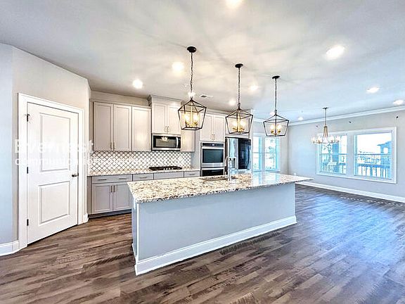 3rd image of 835 Altamaha Trl