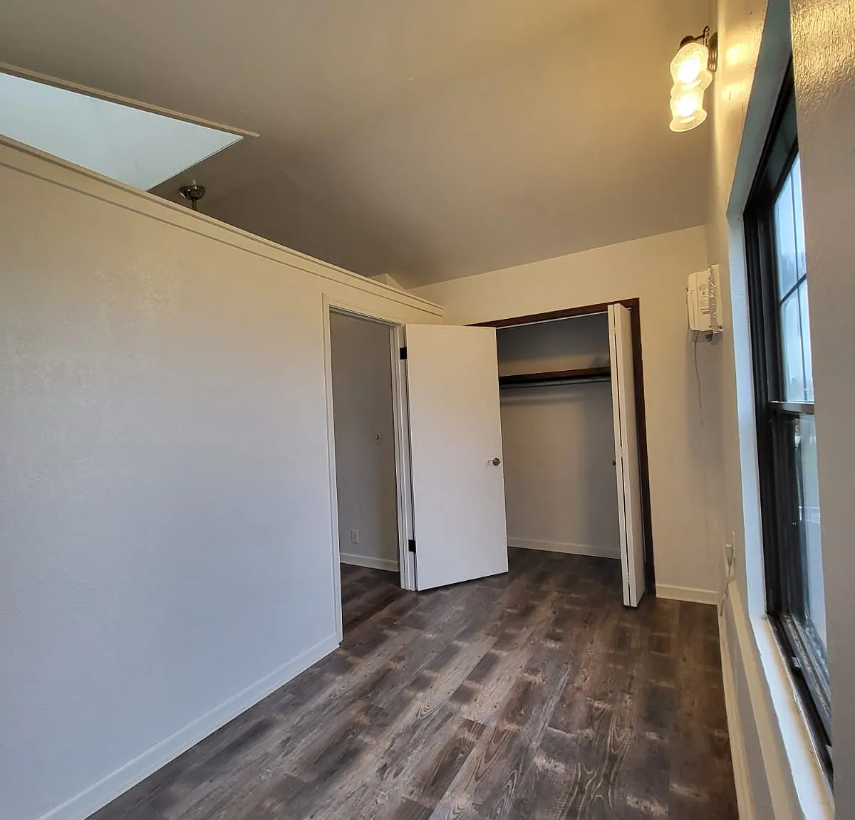 210 N Chestnut St — Photo 4