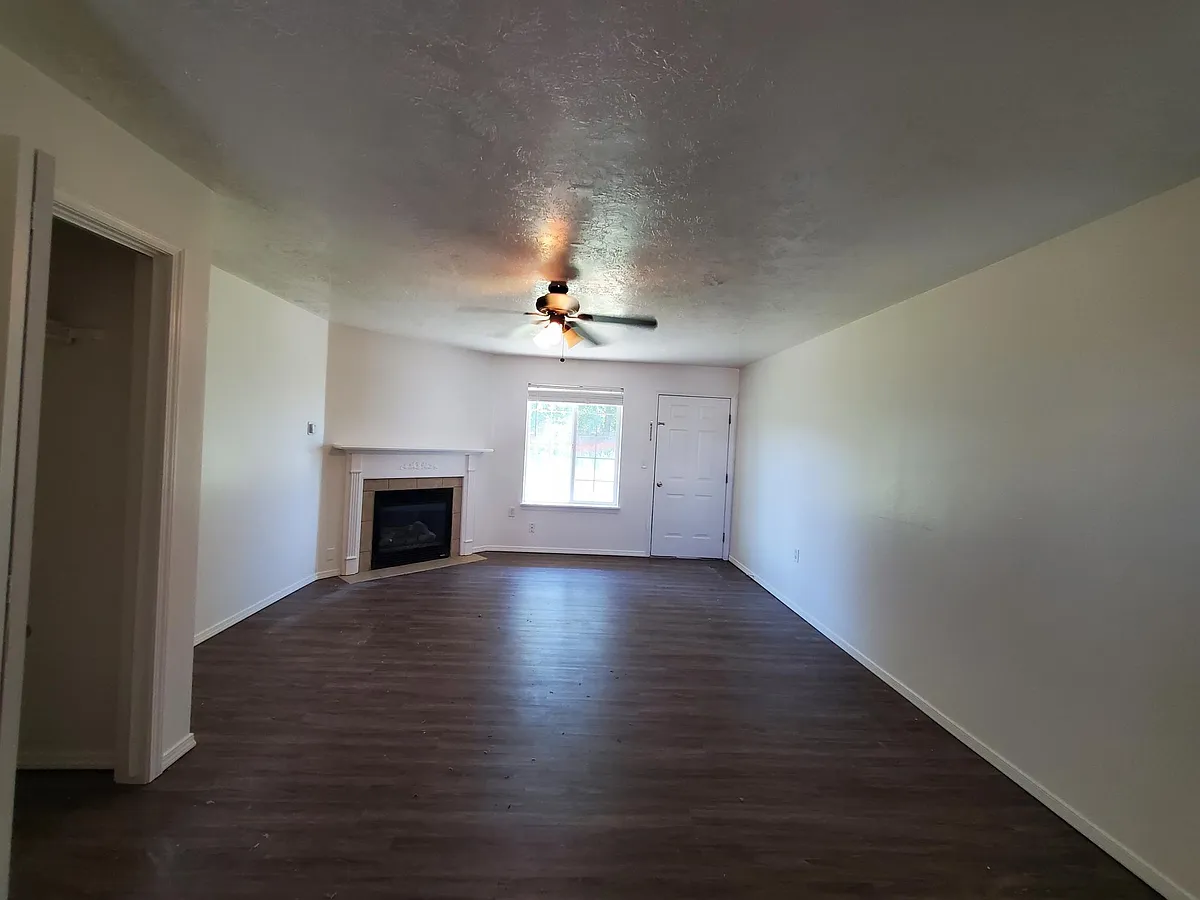 Building Photo - 545 Caribou St #B