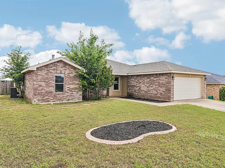 1309 Marlee Cir — Photo 3