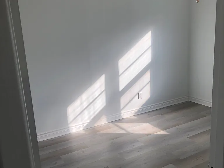 34 Cundles Rd E — Photo 8