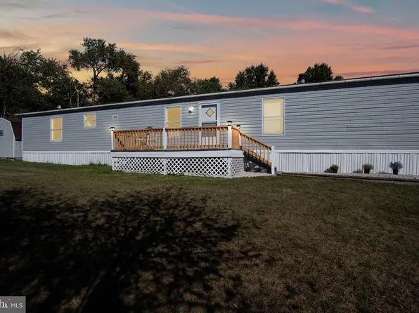 2736 Genna Cir, Dover, PA 17315