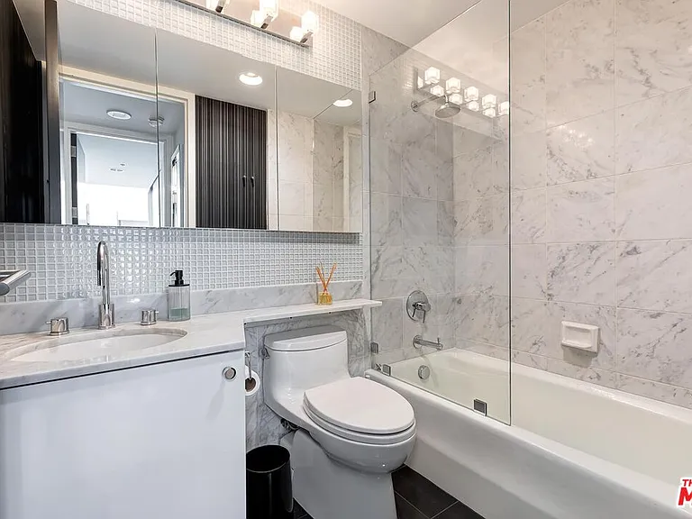 10520 Wilshire Blvd #1207 — Photo 28