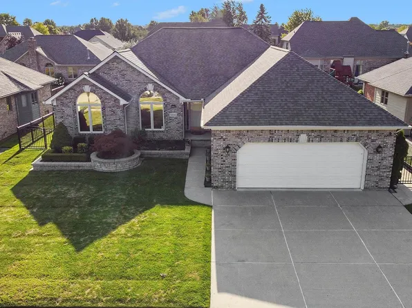 54445 Amber Dr, Macomb, MI 48042