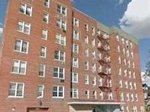 735 Avenue W image 1 of 7