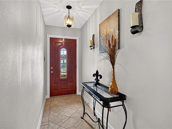 2nd image of 302 Somerset Dr