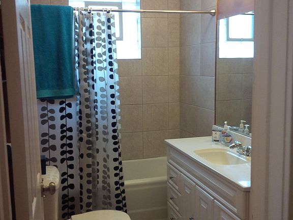 5th image of 6024 N Rockwell St APT 2