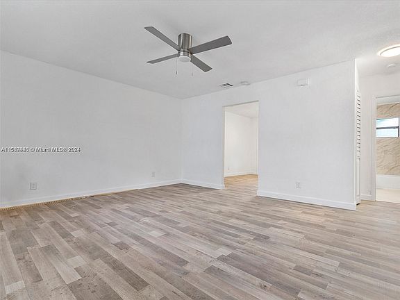 4th image of 4100 SW 19th St