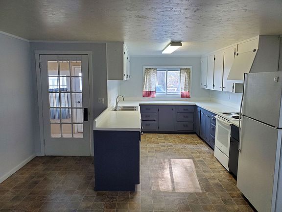 2nd image of 1034 S Main St