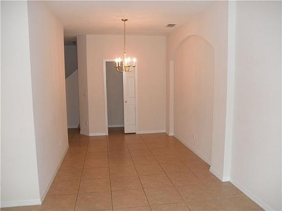 3rd image of 977 Pipers Cay Dr #27