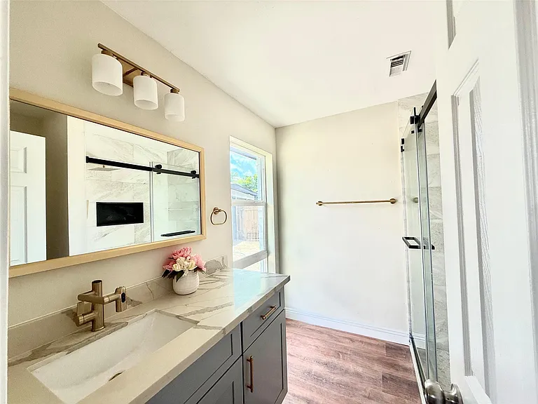 8911 Hendon Ln — Photo 16