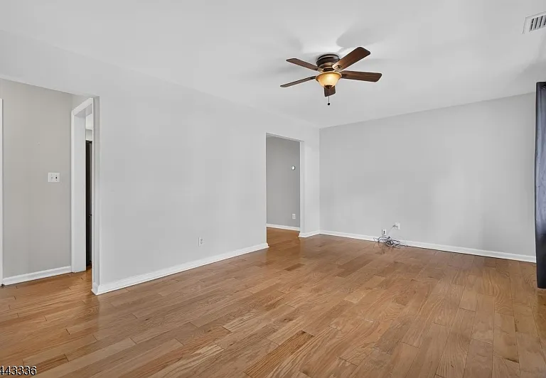 42 Woodcrest Dr — Photo 4