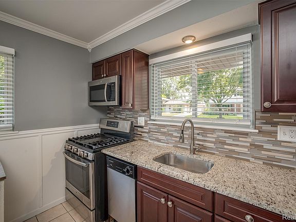 5th image of 449 N Webik Ave