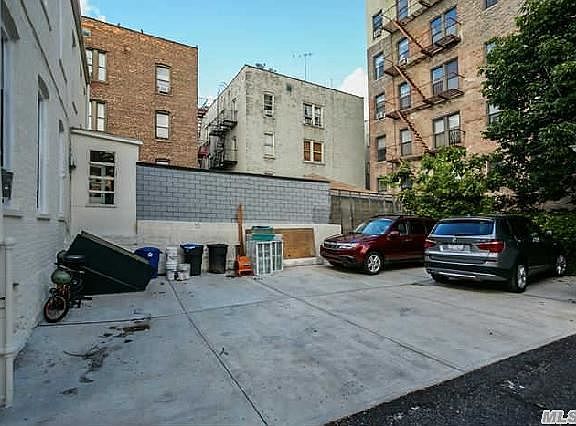 4th image of 2115 29th St