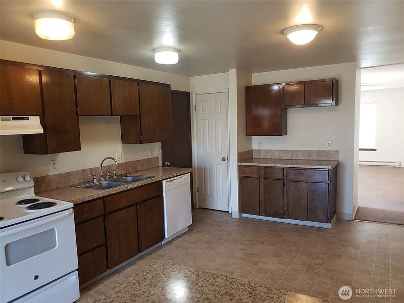 5th image of 4720 Merlin Street