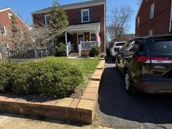 411 S Veitch St, Arlington, VA 22204