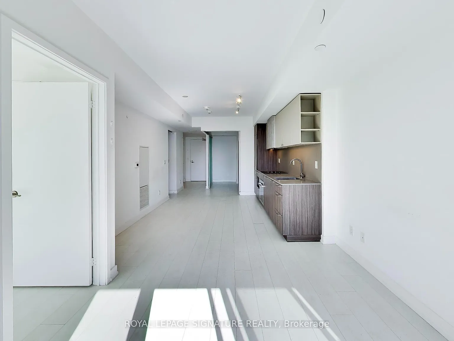 ZEN Condos — Photo 4