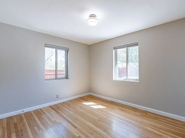 102 N Avenida Carolina — Photo 18
