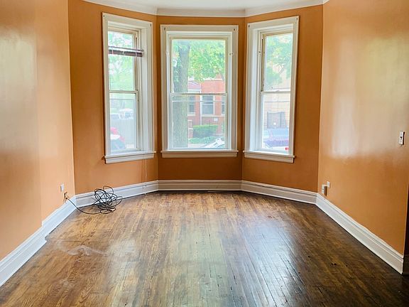 4th image of 635 N Avers Ave