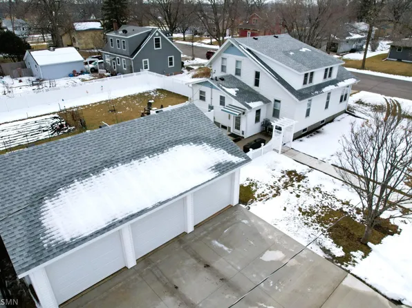 611 S 9th St, Bird Island, MN 55310
