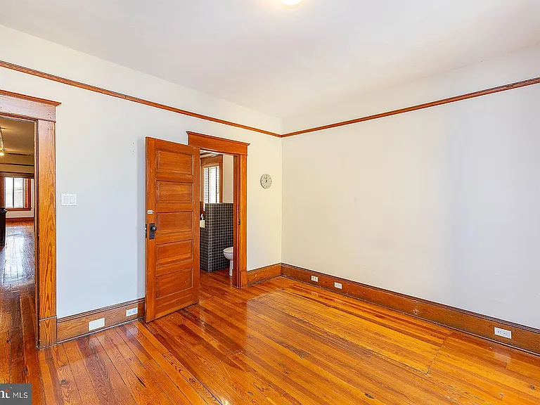 7 N Loudoun St #1/2 — Photo 36