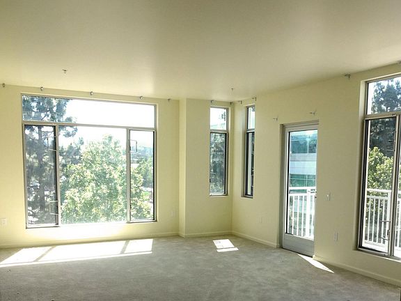 3rd image of 2865 Park 213