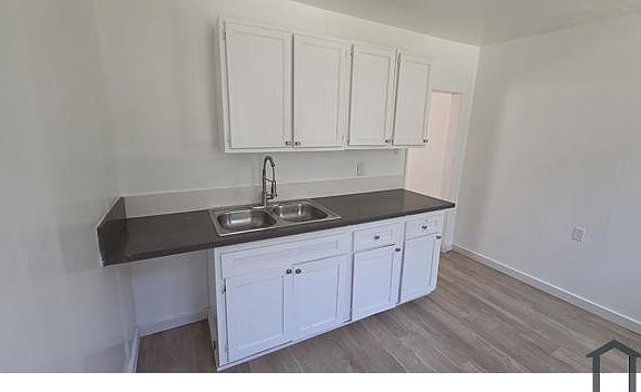 3rd image of 10420 S Broadway
