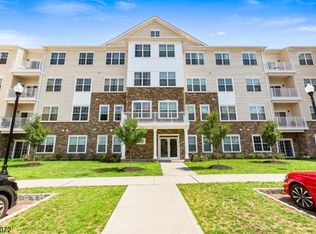 247 Lorhan Dr, Piscataway, NJ 08854