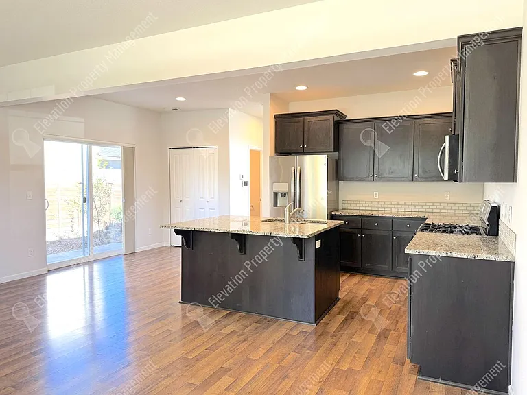 20570 SE Cameron Ave — Photo 2