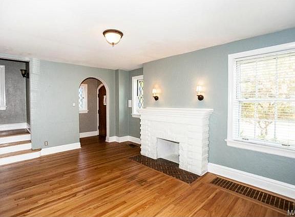 3rd image of 6320 Tholozan Ave