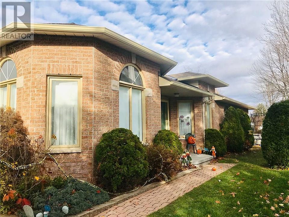 2nd image of 1221 Whiterock St