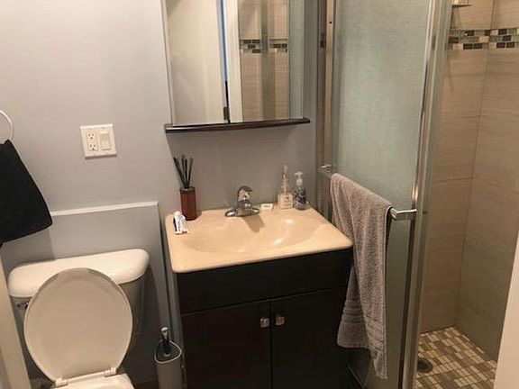 5th image of 740 W Cornelia Ave #1