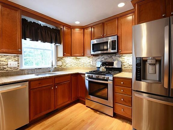 5th image of 34 Russells Way