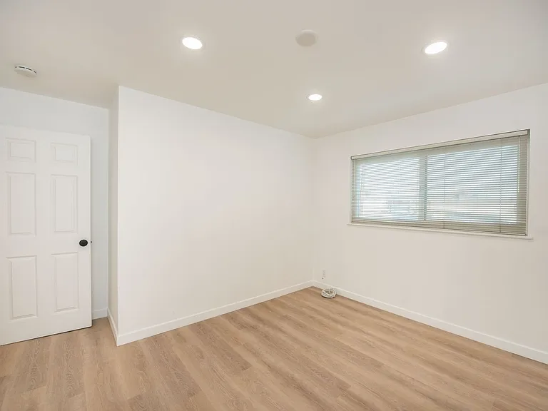 2910 Peppertree Ln — Photo 16