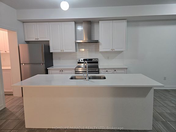 5th image of 52 Blue Forest Cres