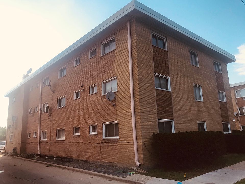 2nd image of 4544 N River Rd APT B1