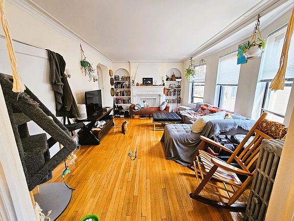 3rd image of 1200 W Farwell Ave #1E