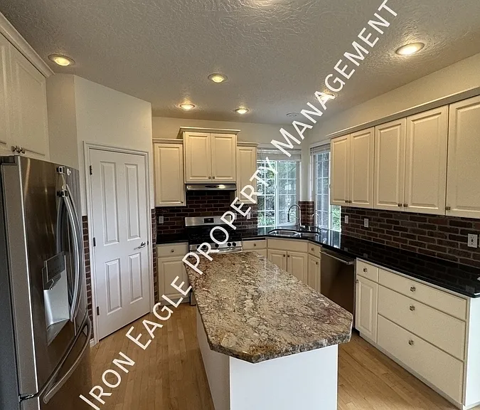 2481 E Lenox Ct — Photo 6