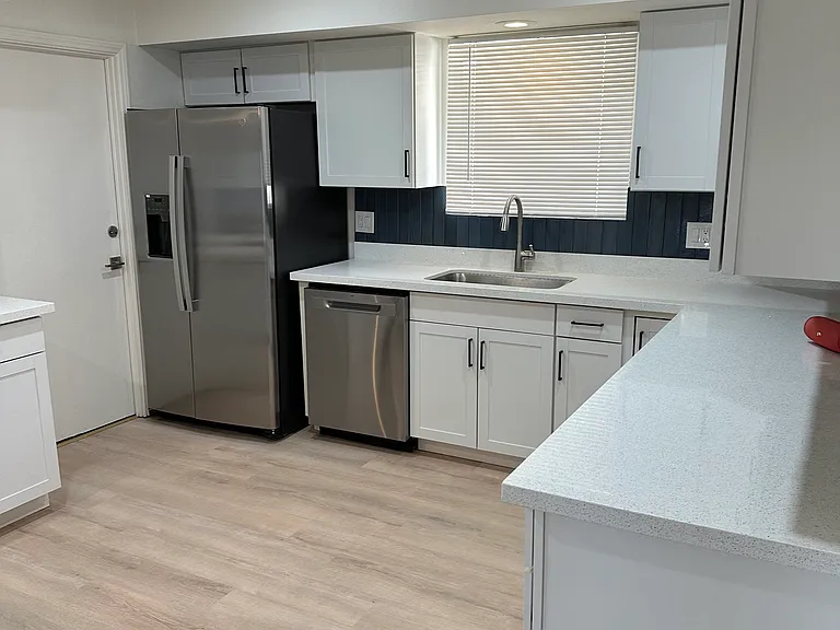 2836 E Cortez St — Photo 6