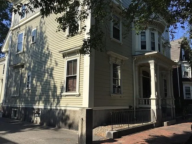 392 Essex St #A — Photo 2