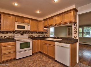 29 Burndale Rd, Dallas, PA 18612