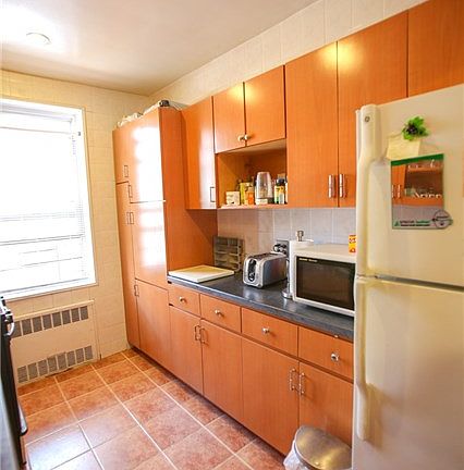 3rd image of 6385 Woodhaven Blvd #6A