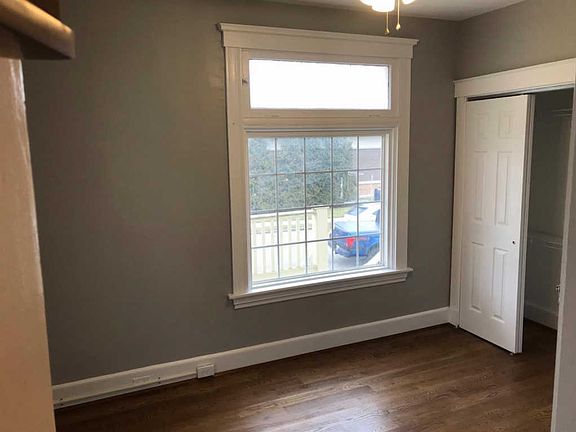 5th image of 2071 Lawrence Ave