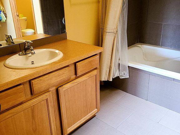 3rd image of 100 Solano Dr SE #D