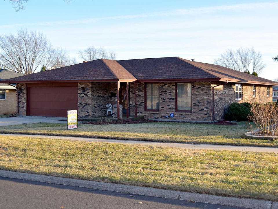1st image of 2918 Carriage Ln