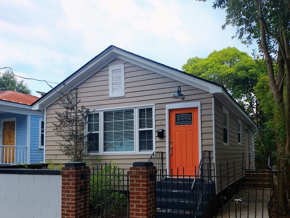4 S Enston Ave