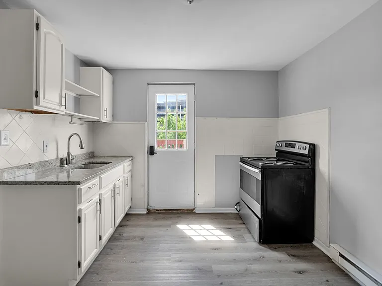 830 Chestnut St — Photo 13