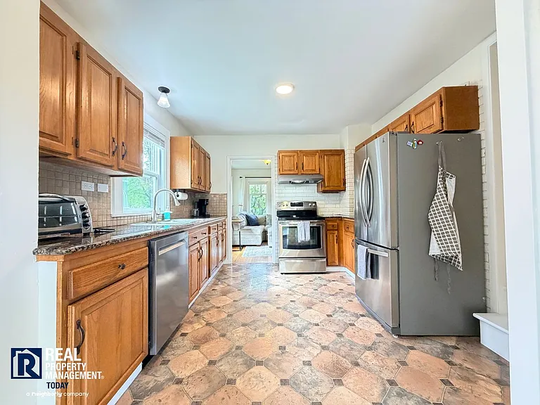 4310 N 31st St — Photo 10
