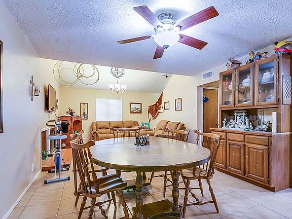3rd image of 2743 Eunice Dr